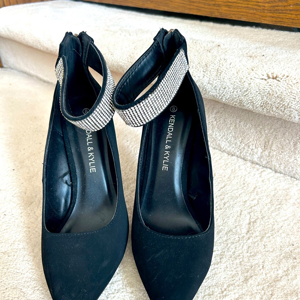 Gorgeous pair of Kendle/Kylie dress heels, beautiful ‘bling’ ankle strap. W8